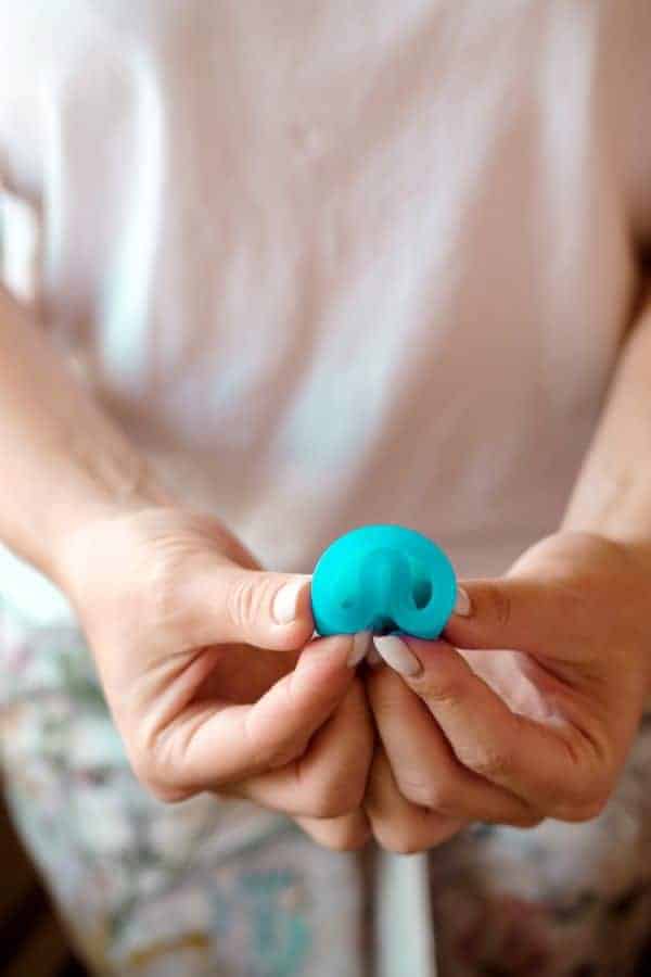 best menstrual discs- picture demonstrating a snippet of how to insert menstrual cup with low cervix