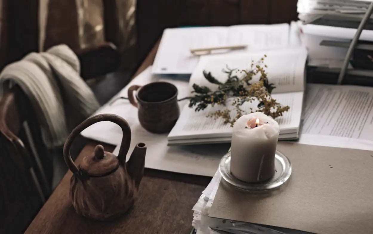 Rustic Home Decor Inspiration and Ideas for your next project 1 Table scene. Rustic Home Decor Inspiration