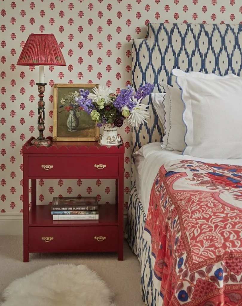 35 Nightstand Decor Ideas For a Spicy Makeover 21 bright nightstand decor ideas with floral arrangement and picture frame